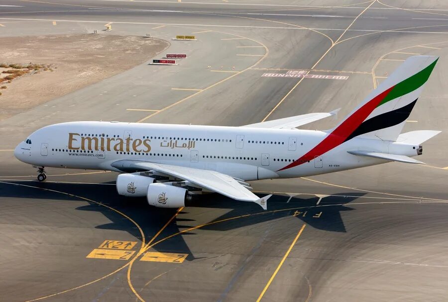 Летают ли самолеты в оаэ. Авиакомпания дубай эмирейтс. emirates airlines a380. самолеты авиакомпании emirates. а321 эмирейтс.