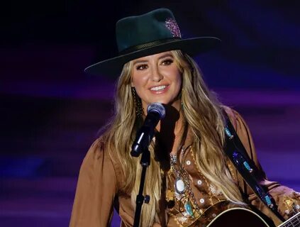 Lainey Wilson Is CMT's 2022 'Breakout Artist of The Year.