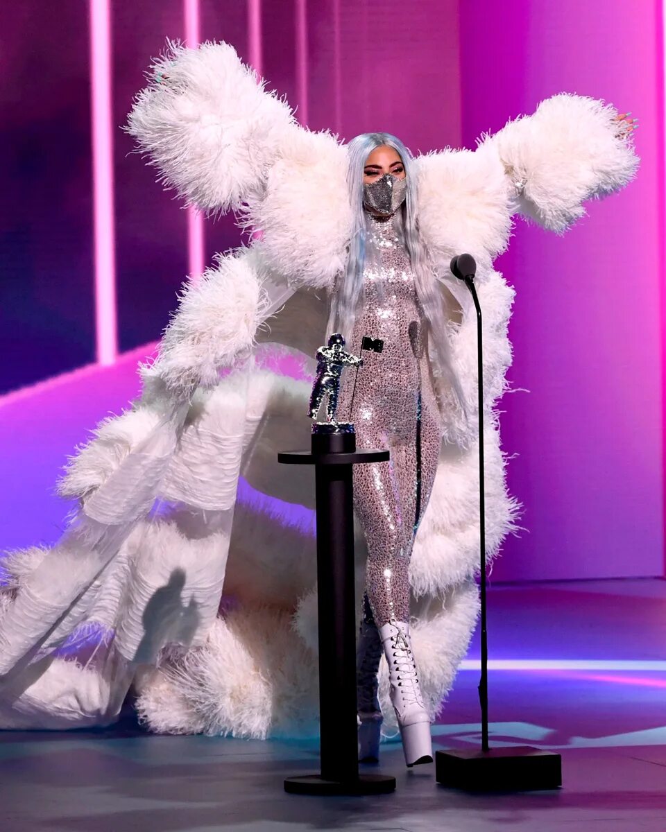 Леди гага костюмы. Леди Гага VMA 2020. Леди Гага MTV VMA 2020. Леди Гага МТВ 2020. Леди Гага Наряды.