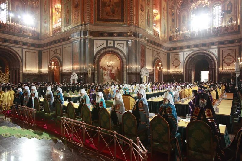 поместный собор рпц 2009. поместный собор 2009. поместная российская православная церковь. облачение храма христа спасителя ?. поместный собор 1448.