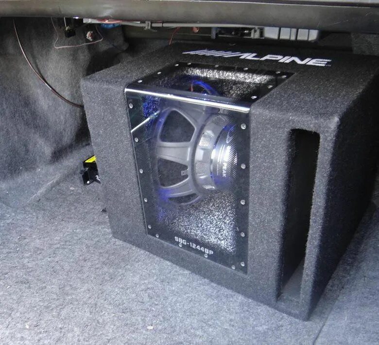 Сабвуфер номинал 600-1100. Магнитола фит шаттл 2012. Fusion fbs-aw10. Самодельный саб с магнитолой. Автомагнитола сабвуфер.