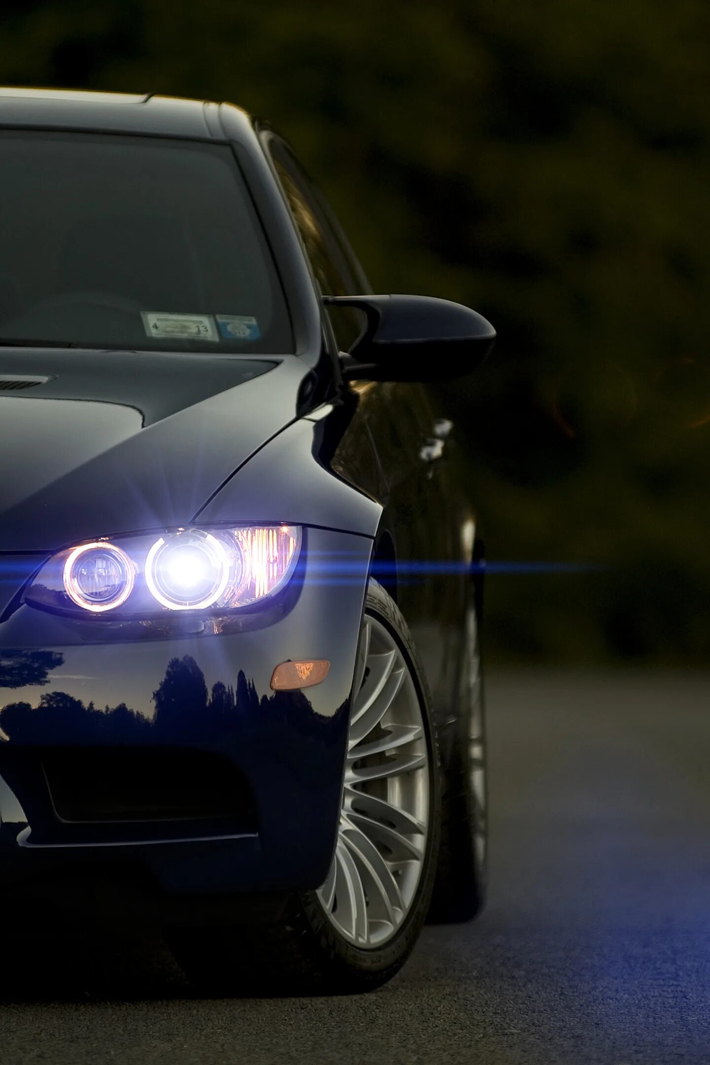 Бмв м5 с фарами. Бмв с голубыми фарами. обои на телефон bmw. аватарки машины. фото на аву машины.