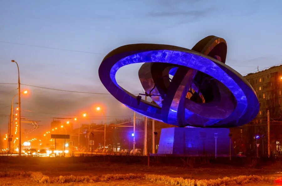 Памятники города волгодонска. Памятник атому волгодонск. Г волгодонск памятник мирному атому. Г волгодонск памятник мирному атому. Скульптура мирный атом волгодонск.