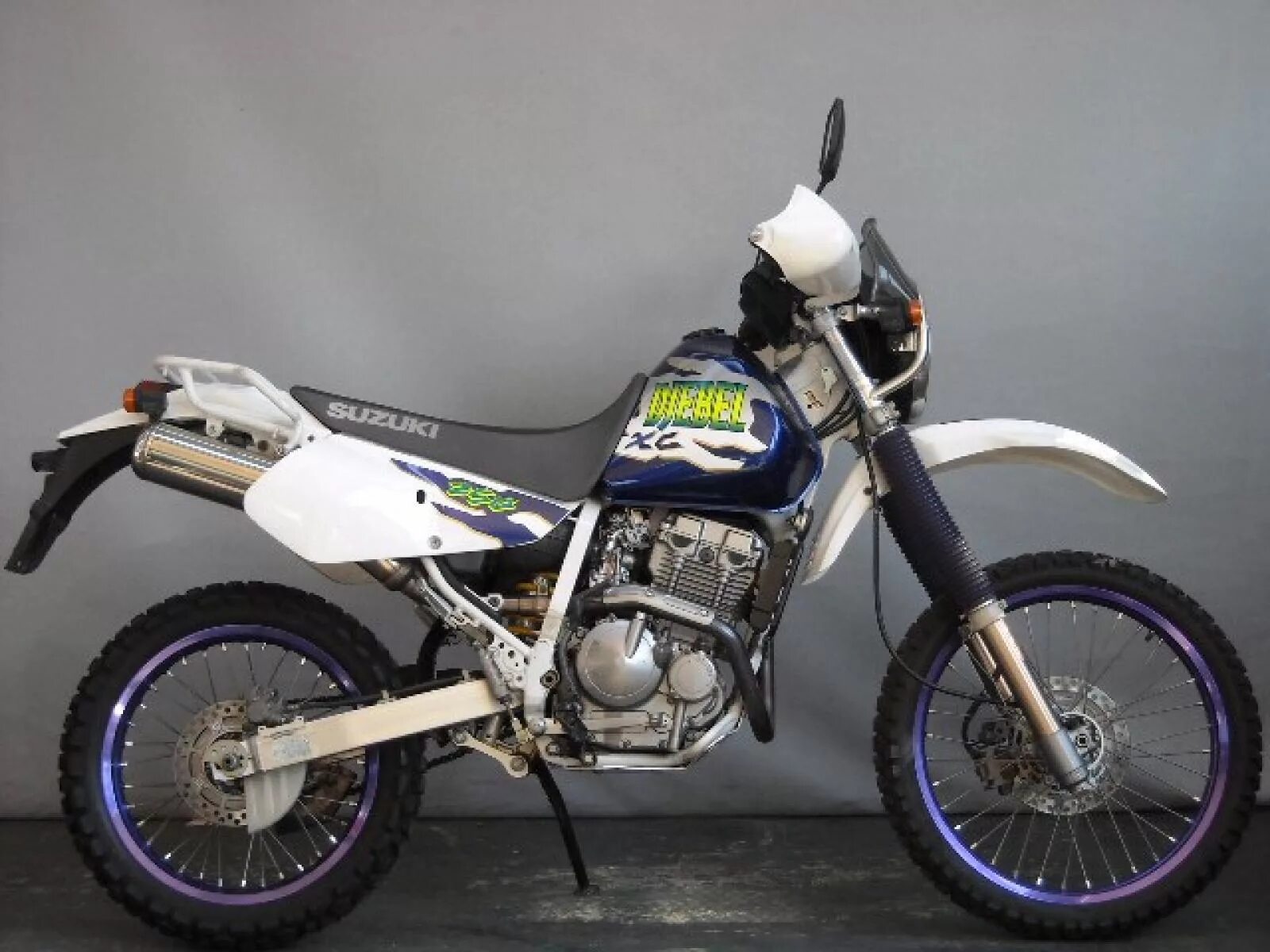 Suzuki djebel 250. Suzuki djebel 250. Мотоцикл djebel 250. Suzuki dr250 djebel. Мотоцикл djebel 250.