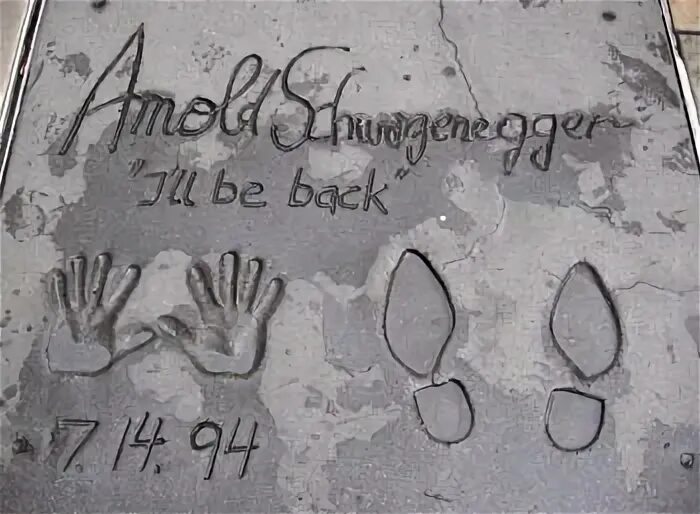 Лос анджелес аллея звезд слепки. Звезды оставляю следы. Отпечатки рук на аллее звезд. Отпечатки рук в звезде. Следы пингвина на снегу.