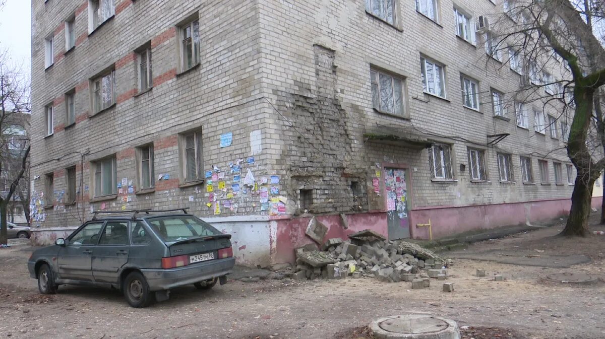 Строительный техникум нижний тагил общежитие. Аптекарская 35 екатеринбург. Общежитие здание. Старое общежитие здание. Капитальный ремонт здания до и после.