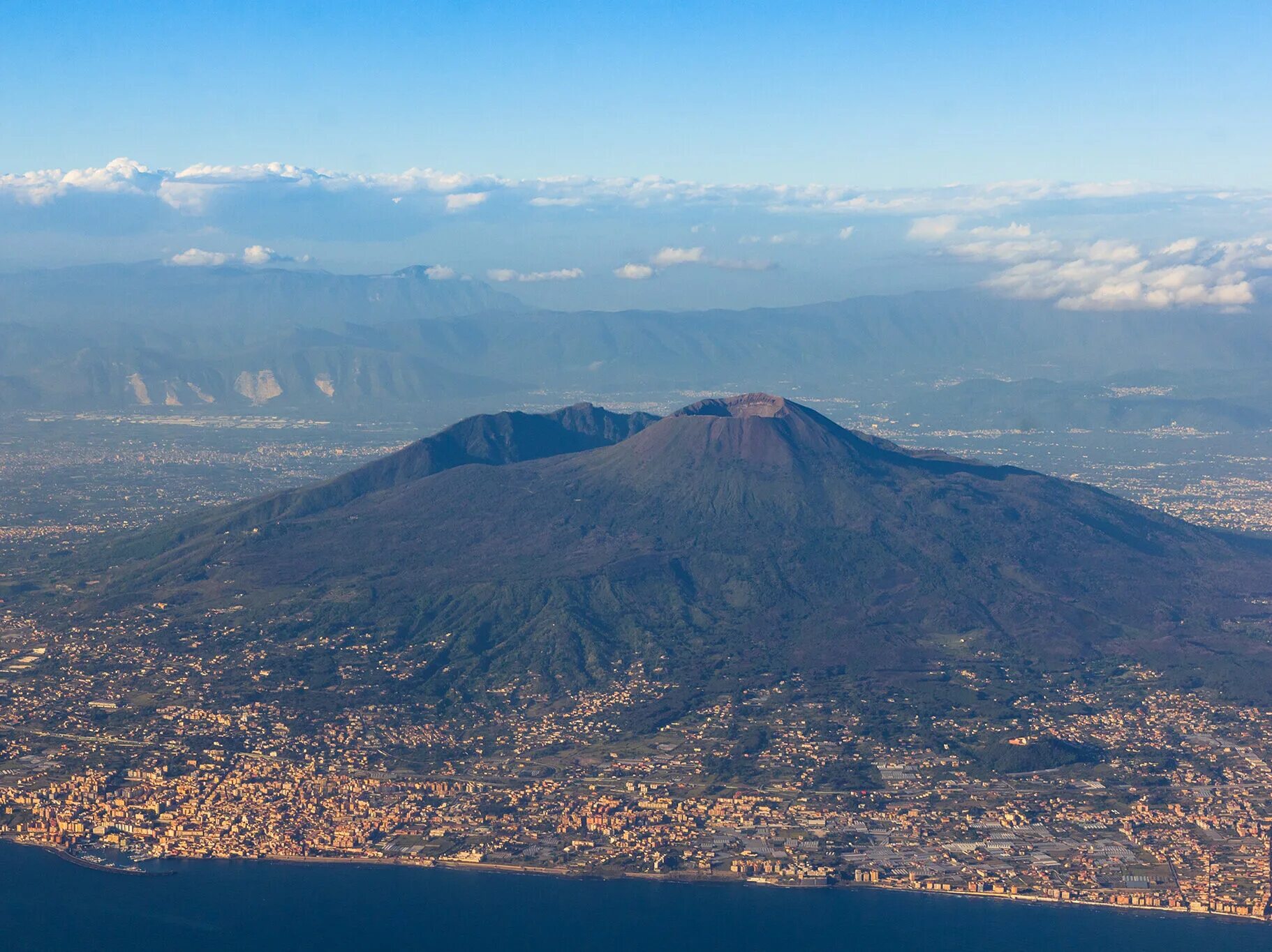 Mt vesuvius. Вулкан Везувий. Гора Везувий Италия. Вулкан гора Везувий. Неаполь Везувий.