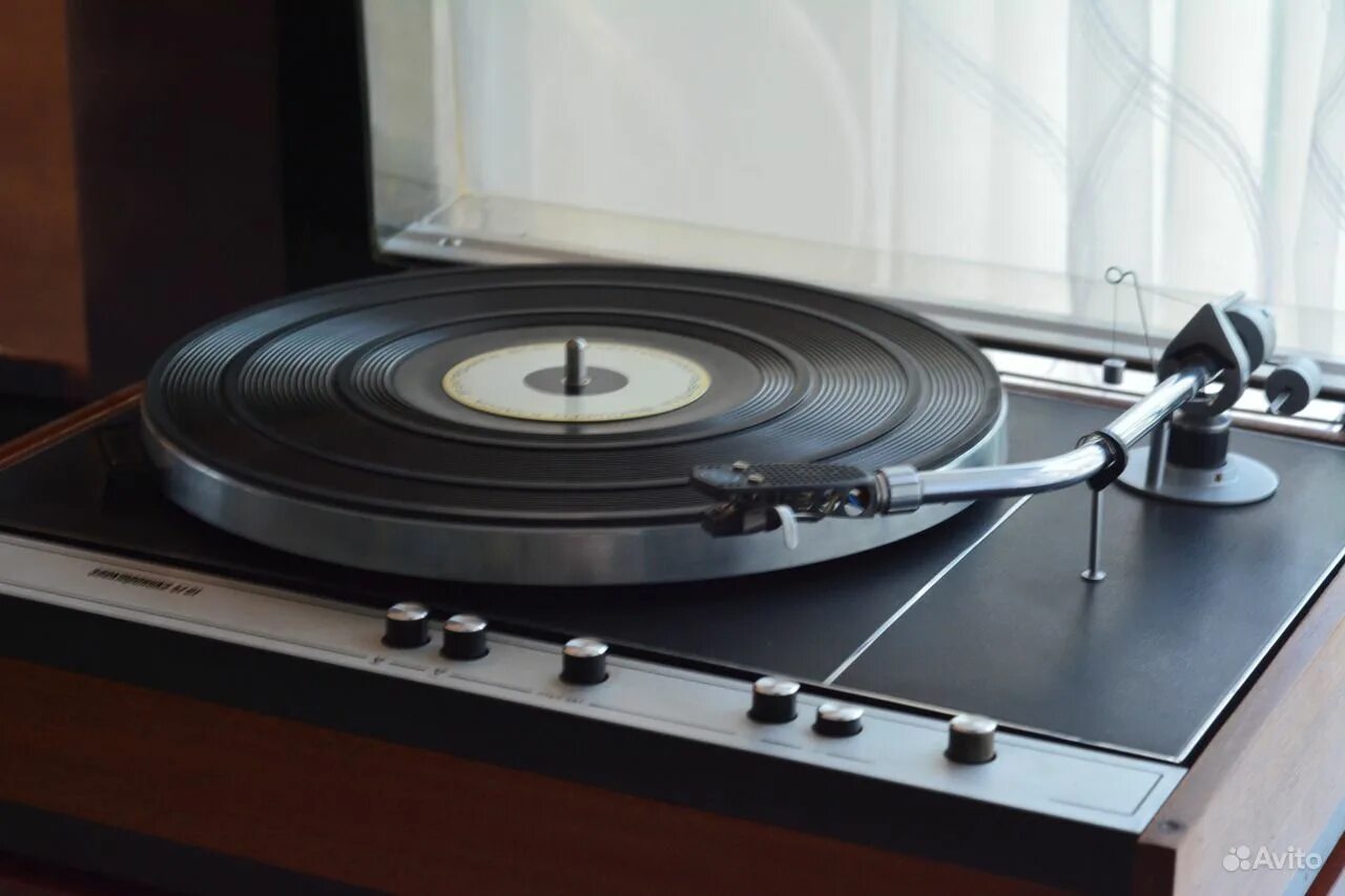 Электроника б1-01 проигрыватель винила. Проигрыватель виниловых пластинок электроника б1-01. Электропроигрыватель "электроника б1-011". Проигрыватель виниловых пластинок электроника б1-01. Проигрыватель винила электроника б1-011.
