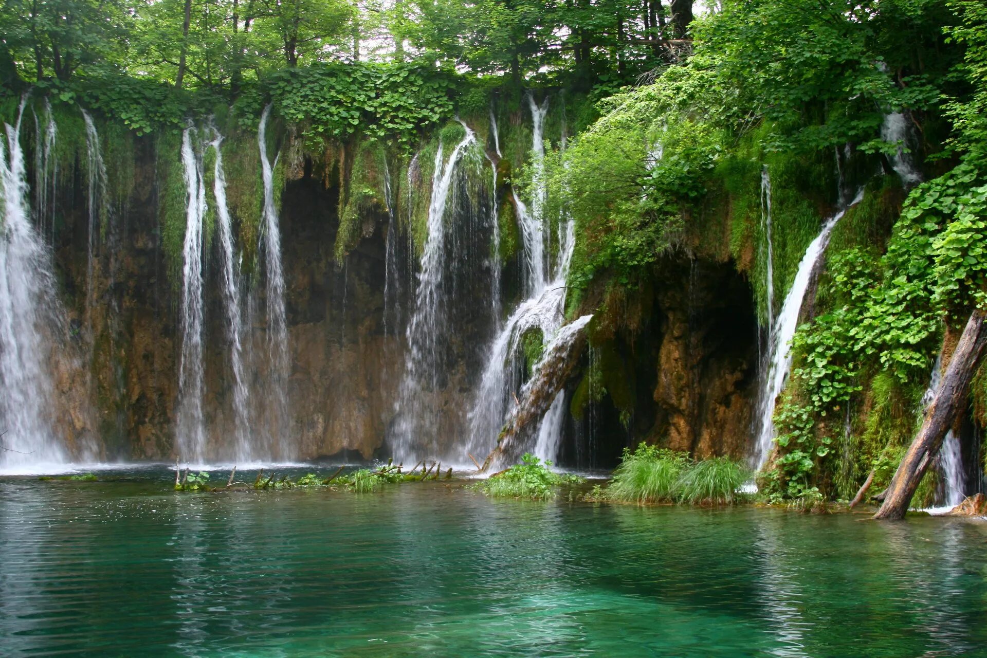 Водопад « голубая Лагуна» ( г.холм). Дагомыс водопады. Природа водопад. Водопад зелень. Заставка на телефон для женщин природа