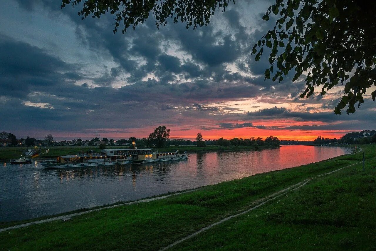 Река эльба находится. Река эльба в германии. озеро эльба. elbe германия. эльба река фото.