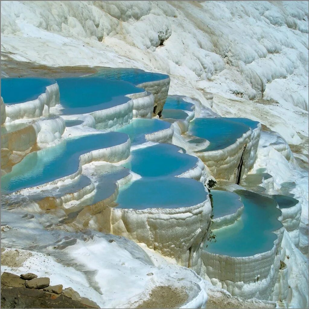 фингалова пещера, стаффа, шотландия. водопад виктория радужный водопад. красота воды. травертиновые террасы памуккале. бразилия водопады игуасу.