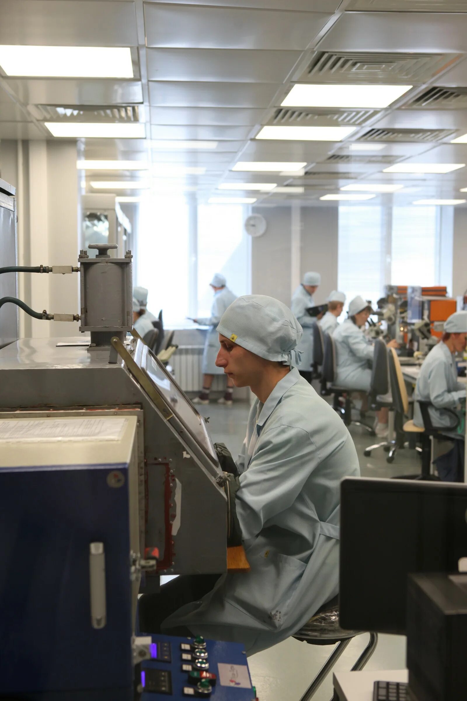 Ао окб мэл калуга. Ярославский завод порошковых красок. Опытно-конструкторское бюро микроэлектроники (окб мэл). Окб мэл лого. Завод планета великий новгород.