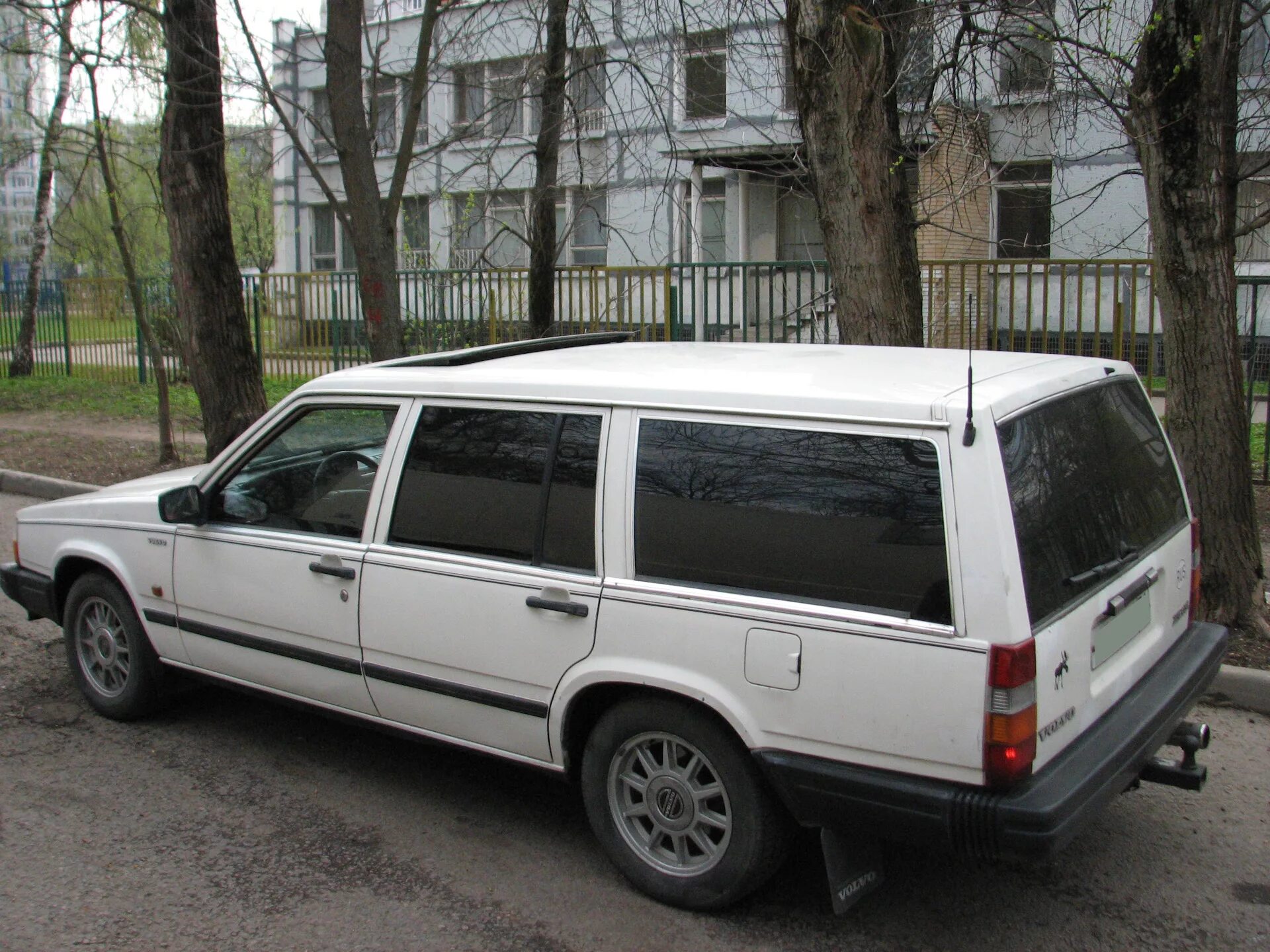 Универсалы в нижегородской области. Volvo 740 универсал. Вольво 740 универсал белый. Volvo 740 универсал дизель. Вольво 940 универсал белый.