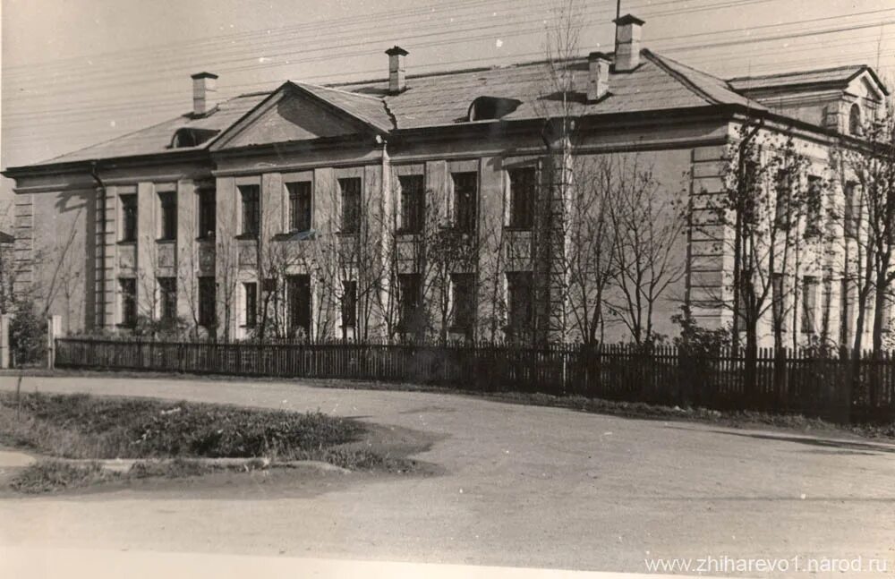 Старые школы рассказы. Школа 6 пыра. старая школа. здание старой школы. восьмилетняя школа.