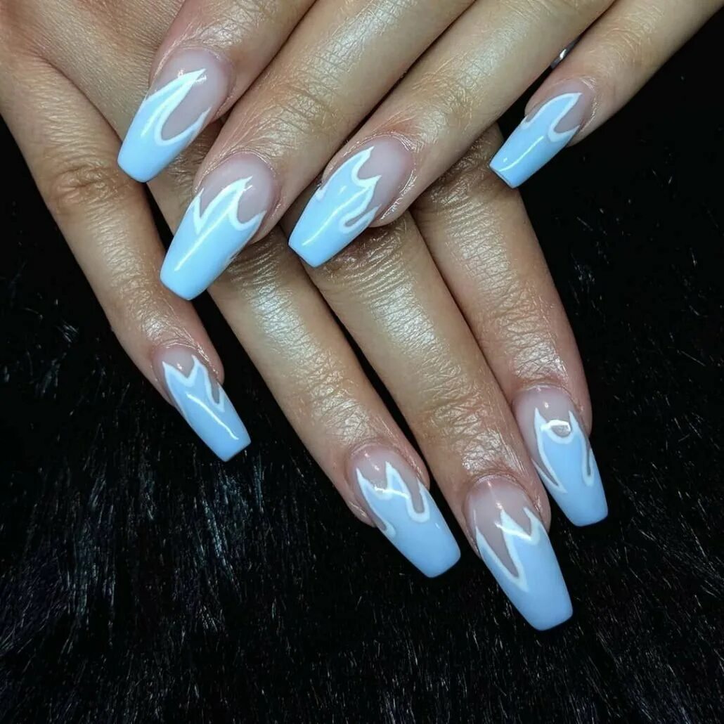 маникюр френч с голубой базой и блестящей окантовкой. френч розовый с голубым. френч синий с белым. акриловые ногти. маникюр голубой френч.