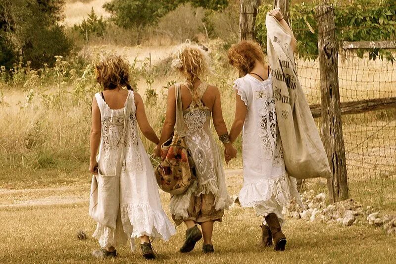 The best way to make friends. The best way to make friends. Детская дружба. Подруги смеются. Meet new people.