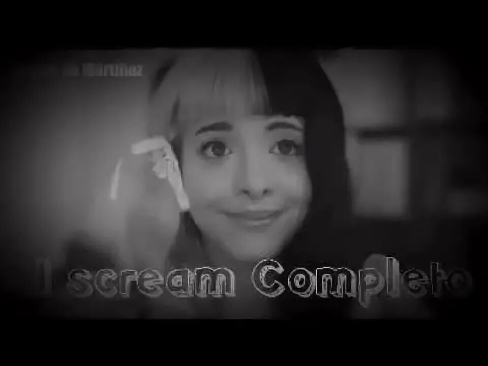 I scream melanie. Песня i scream. I scream melanie. Мартинез потрес перчаткой. I scream for ice cream.
