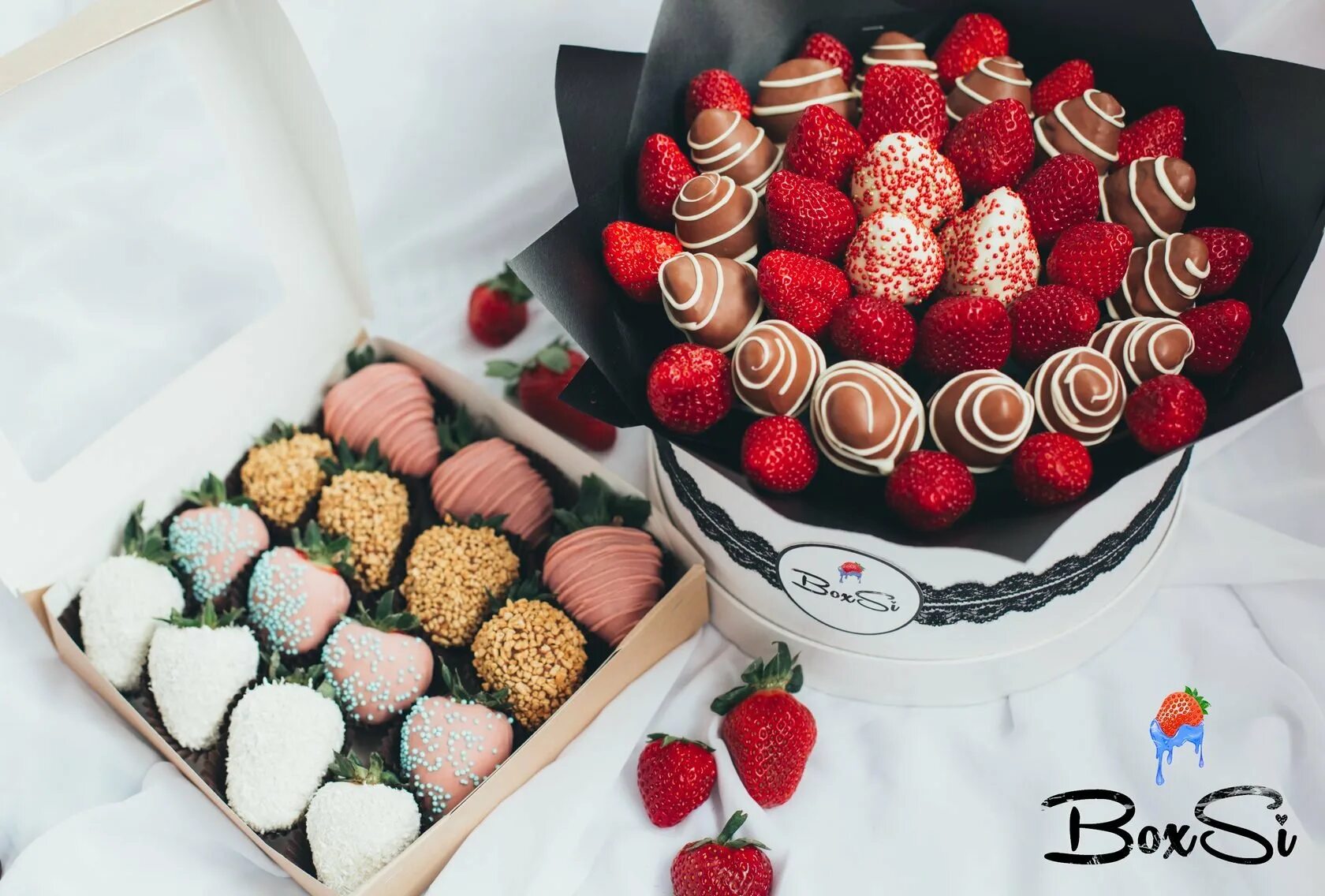 букет из клубники и цветов. клубнично шоколадный букет. букет с клубникой в шоколаде и цветами. букет из клубники в шоколаде с цветами. букет с клубникой и конфетами.