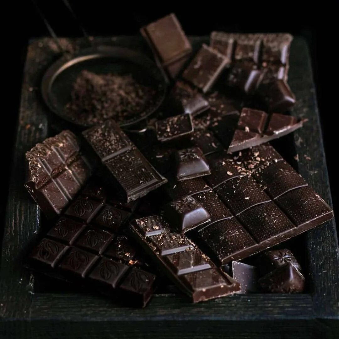 темный шо. черный горький шоколад. шоколад 85 cocoa dark chocolate. темный шо. темный шо.