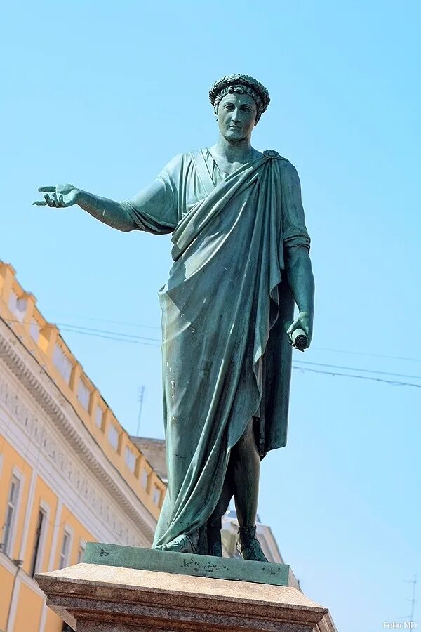 Одесса дюк памятник второй люк. Дюк ришелье одесса. Дюк де ришелье со второго люка. Дюк со второго люка. Дюк со второго люка.