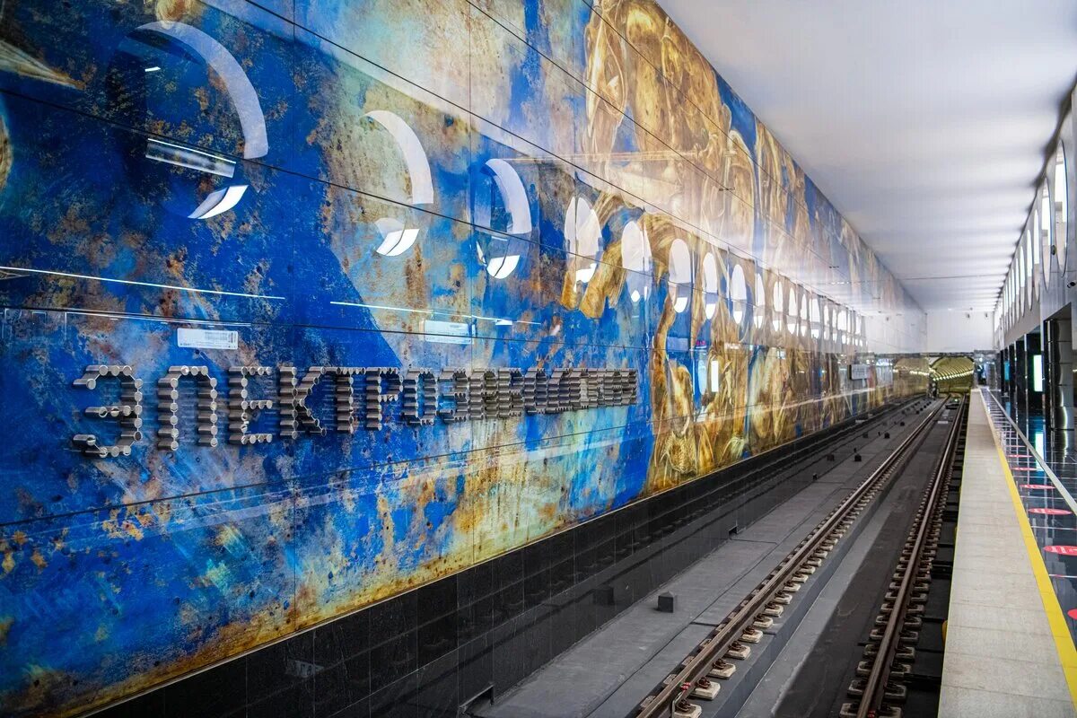 Станция электрозаводская бкл. Бкл электрозаводская битва героев. Как называется панно на электрозаводской. Станция метро электрозаводская некрасовской линии. Битва героев рукавишников.