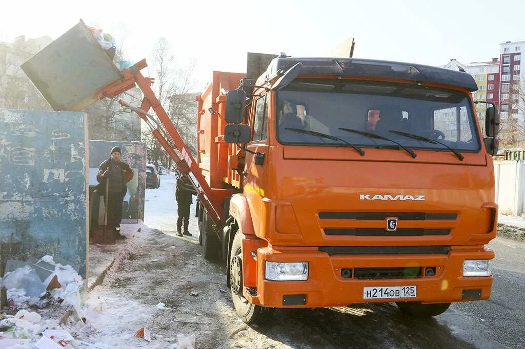 Новые мусоровозы. Новый КАМАЗ мусоровоз. Чистый КАМАЗ.