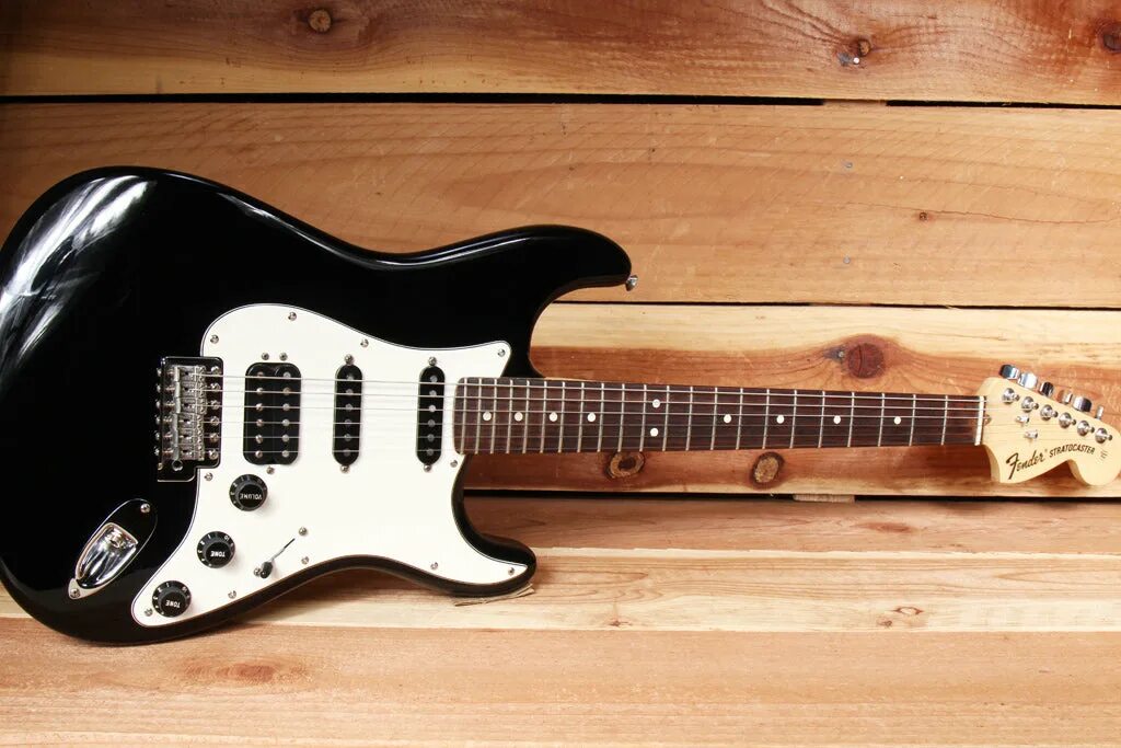 Stratocaster 1956. Fender flat-head stratocaster in matte black. Фендер стратокастер. Гитара fender stratocaster black. Электрогитара fender tom morello "soul power" stratocaster black.