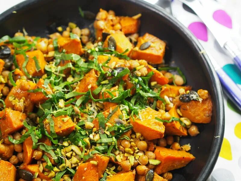 Тыква быстро и вкусно на сковороде. Жареная тыква на сковороде. тыква печеная на сковороде. тыква запеченная с зеленью. блюда из тыквы быстро и вкусно на сковороде.
