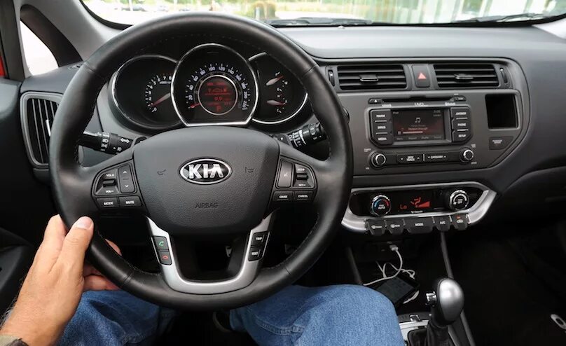 Прошить киа рио. Киа Рио автомат салон. Kia Rio 2011 салон. Киа Рио 2015 черная салон. Kia Rio Classic Audio.