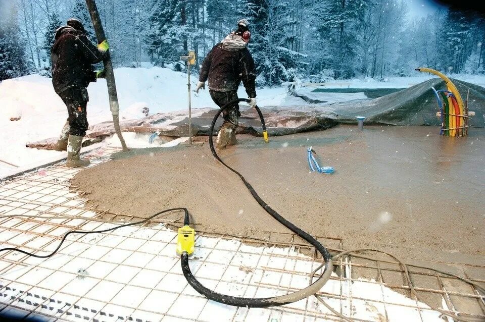 Монтер жд пути - путеец. Капремонт крыши. Заливка бетона. Проведение работ в зимний период. Проведение работ в зимний период.