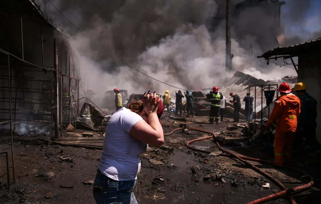 Взрыв в ереване сегодня. Пожар фото. Пожар в Ереване. Взрыв пиротехники в Ереване.