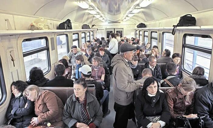 Хулиганы поезде. Приставал в электричке. Застрял в дверях метро. Подростки вандалы в электричке. Прищемило в метро.