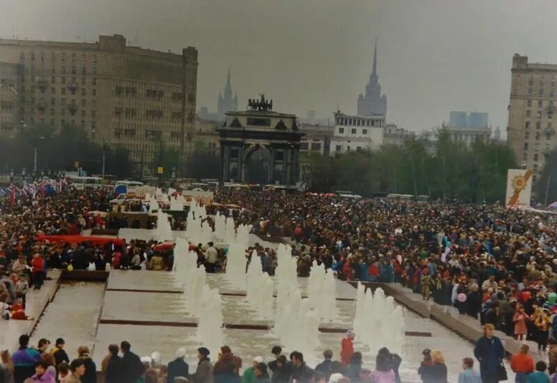 1 мая 1995. Поклонная гора 1995. Парад Победы 1995 Поклонная гора. Парад 1995 года в Москве на Поклонной горе. 9 Мая 1995 год Поклонная гора.