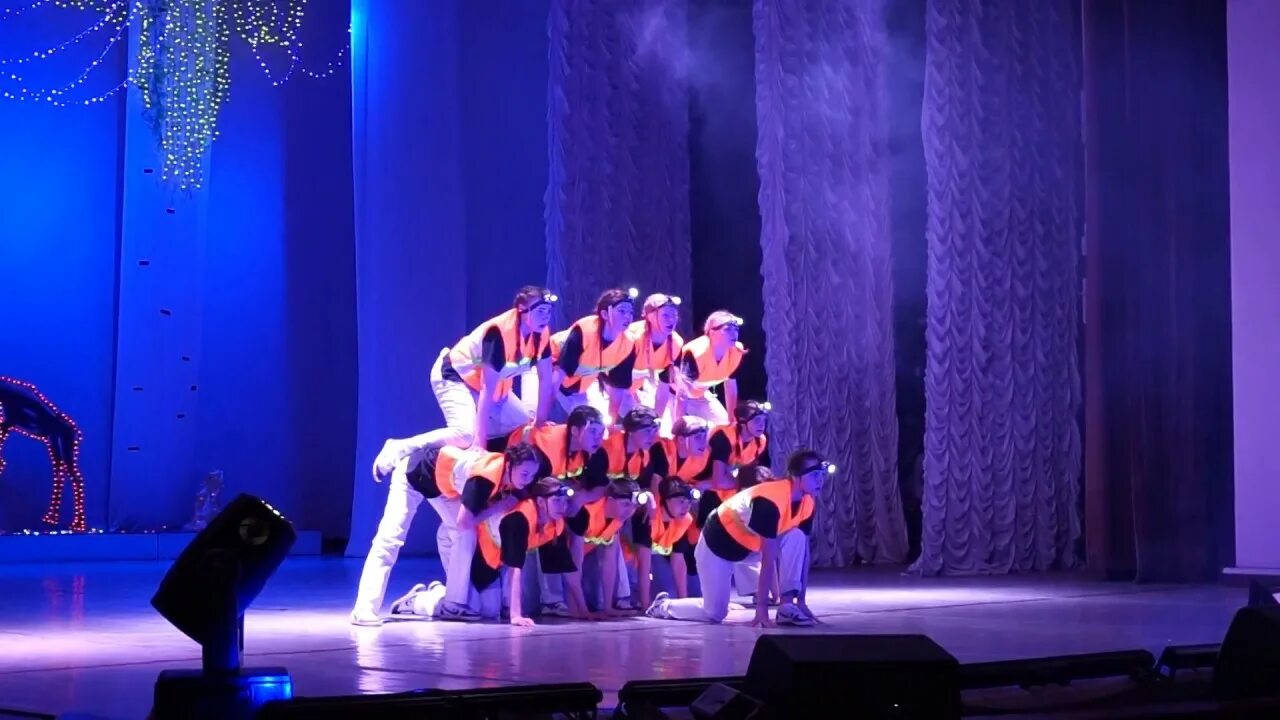 Танцы для детей в улан-удэ. Танец горняков. Танец горняков. Коллектив весна таштагол. Открытие танцевального сезона.