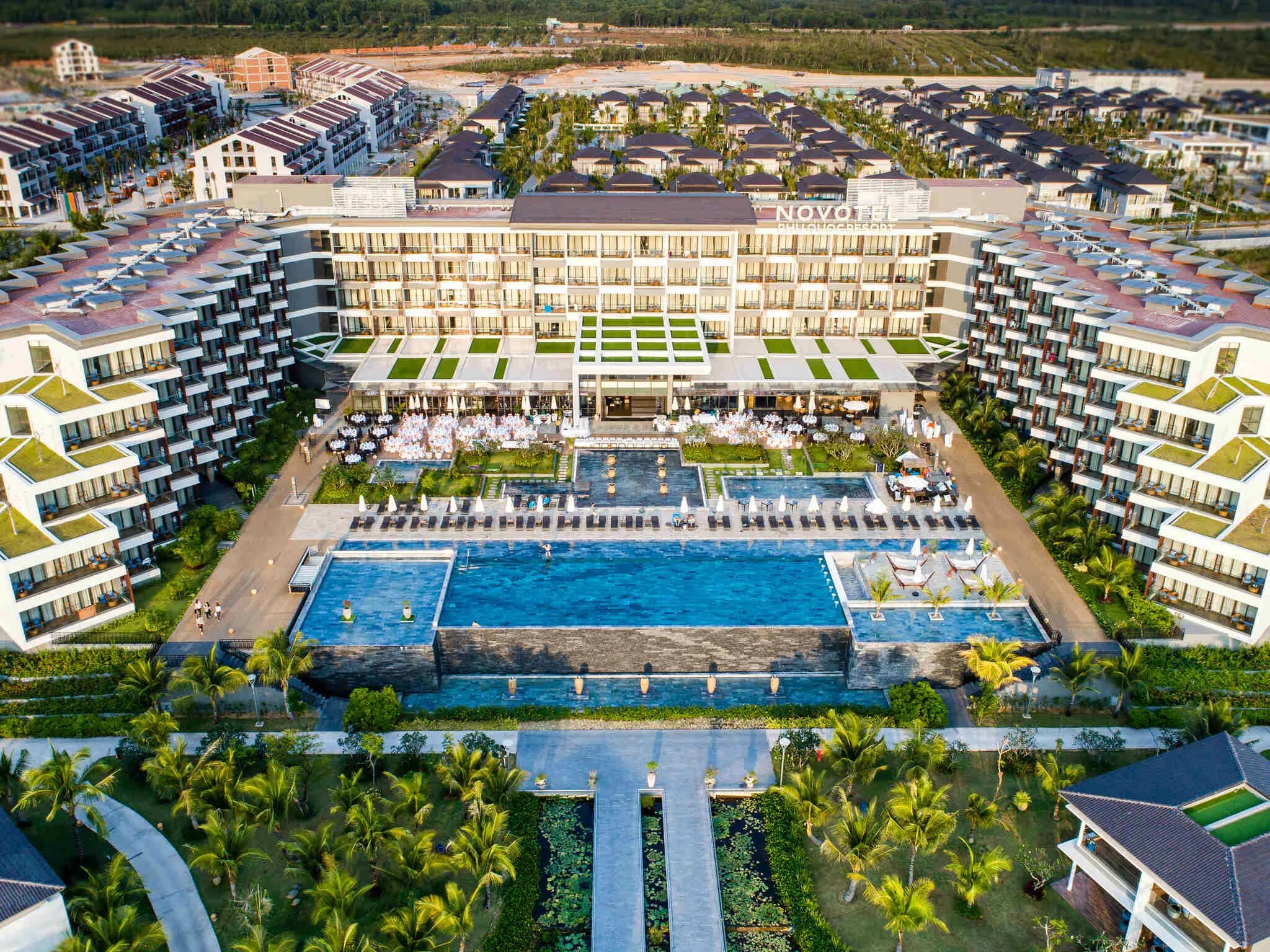 Новотель фукуок. Отель вид сверху. Wyndham garden grand world phu quoc 4 вьетнам phu quoc. New world phu quoc resort. Novotel phu quoc resort.
