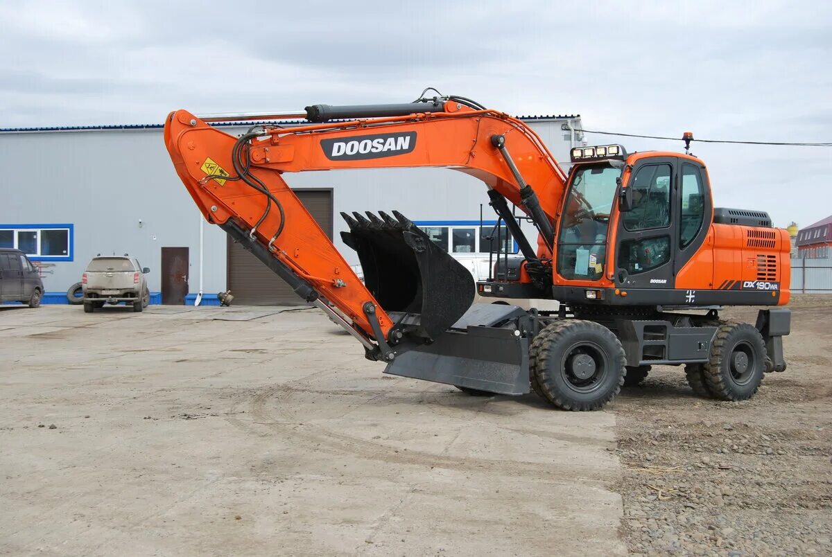 Экскаватор колесный Doosan dx190w. Колесный экскаватор Доосан 190. Дусан 190 колесный. Экскаватор Дусан 210 колесный. Досан экскаватор