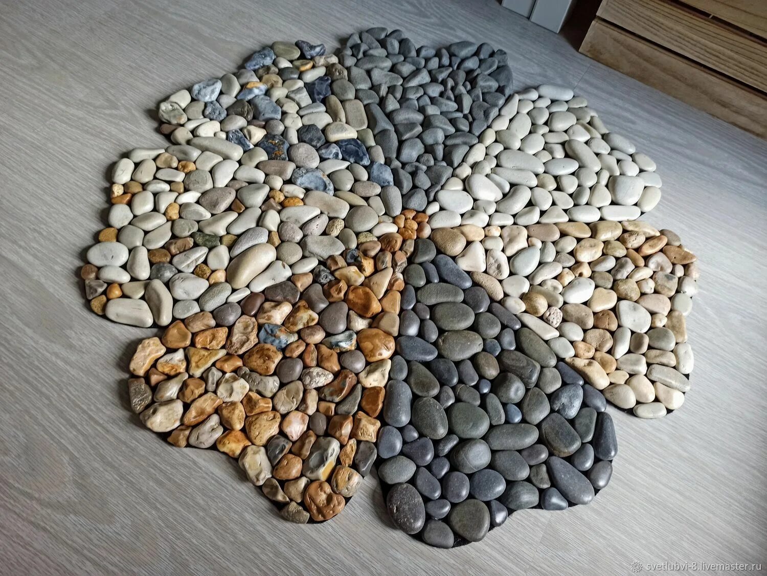 Отделка стен натуральным камнем. Постройки из камня. Дома галькой. Дома галькой. Плитка из гальки.