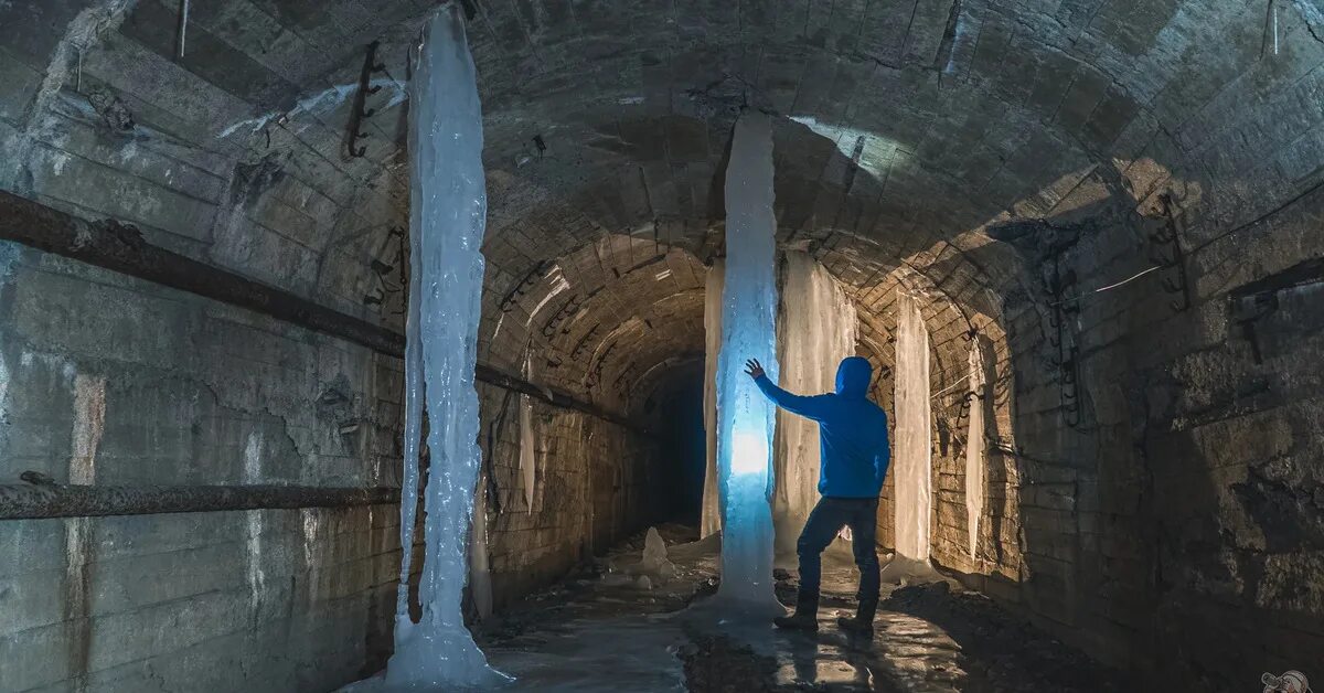 Платформа млсп приразломная. Ледовый рудник. Месторождения нефти в северном море. Ледовый дворец владикавказ. Ледовое месторождение.