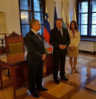 Посол словении