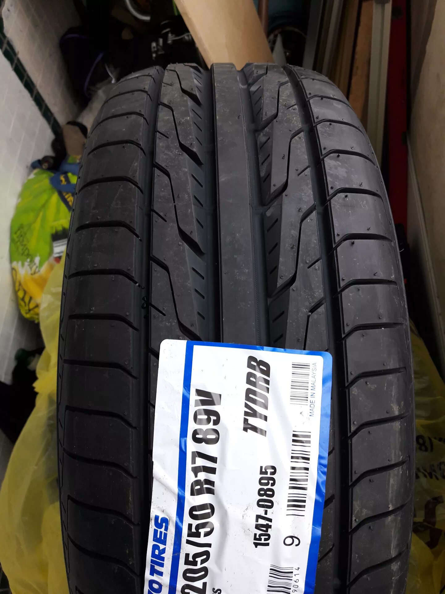 Резина тойо лето. Toyo DRB 215/50 r17. 205/50 R17 Тойо ДРБ. Резина Toyo 225/50/17. Toyo 215/55 r17 лето.