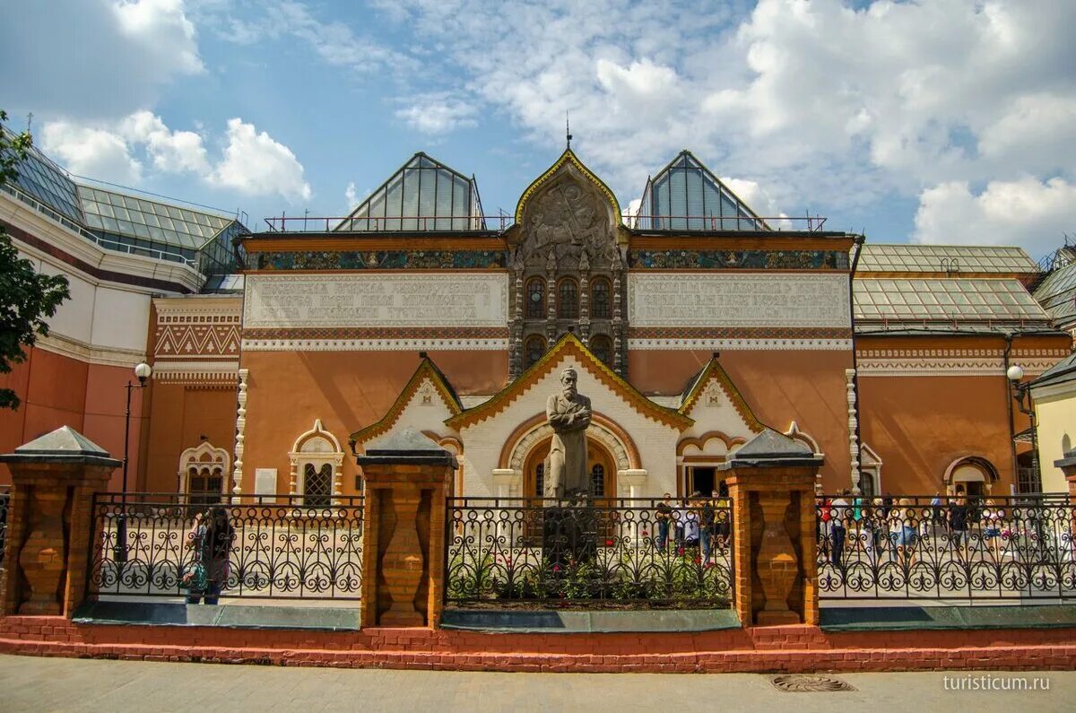 Музей в Москве Третьяковская галерея. Третьяковская галерея в Москве Третяко. Лаврушинский переулок 10 Третьяковская галерея. Здание Третьяковской галереи в Москве. Найти третьяковскую галерею