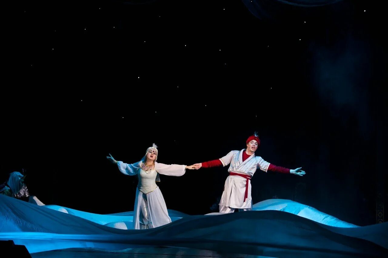 Лампа аладдина театр. Волшебная лампа аладдина спектакль жасмин. Волшебная лампа алладина театр кабардино балкарии. Мюзикл лампа аладдина. Спектакль алладин.