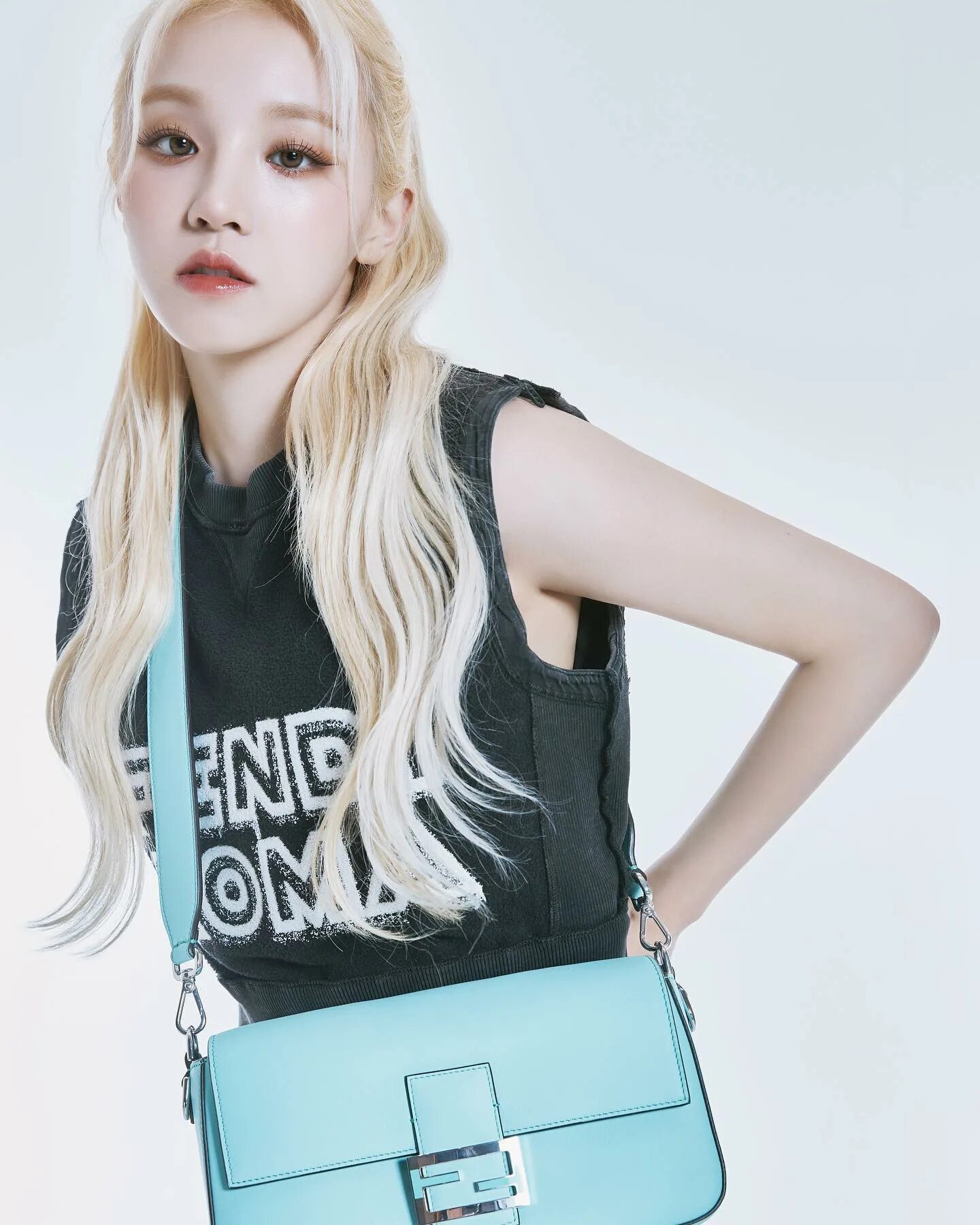 Юци айдл. Джи айдл 2023. Юки g idle. Шухуа айдл 2023. Твайс и джи айдл.