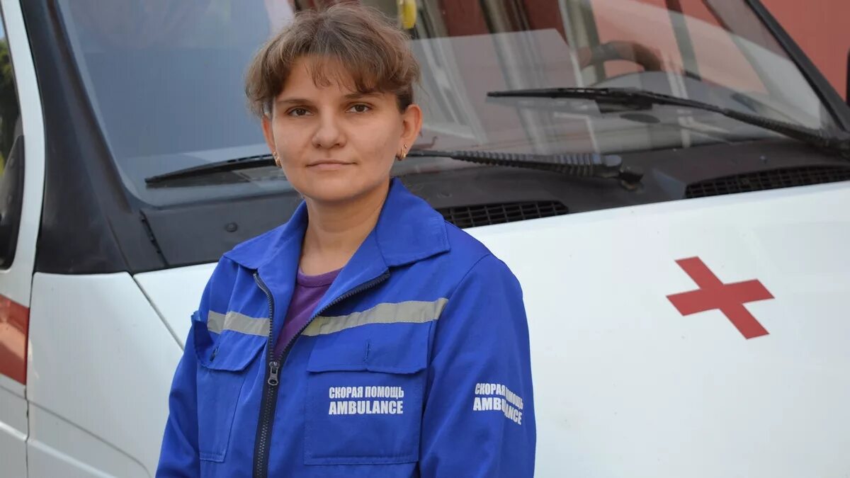 Бригада скорой помощи. Фельдшер в санатории. Фельдшер 8. Девушка в форме скорой помощи. Девушка фельдшер скорой помощи.