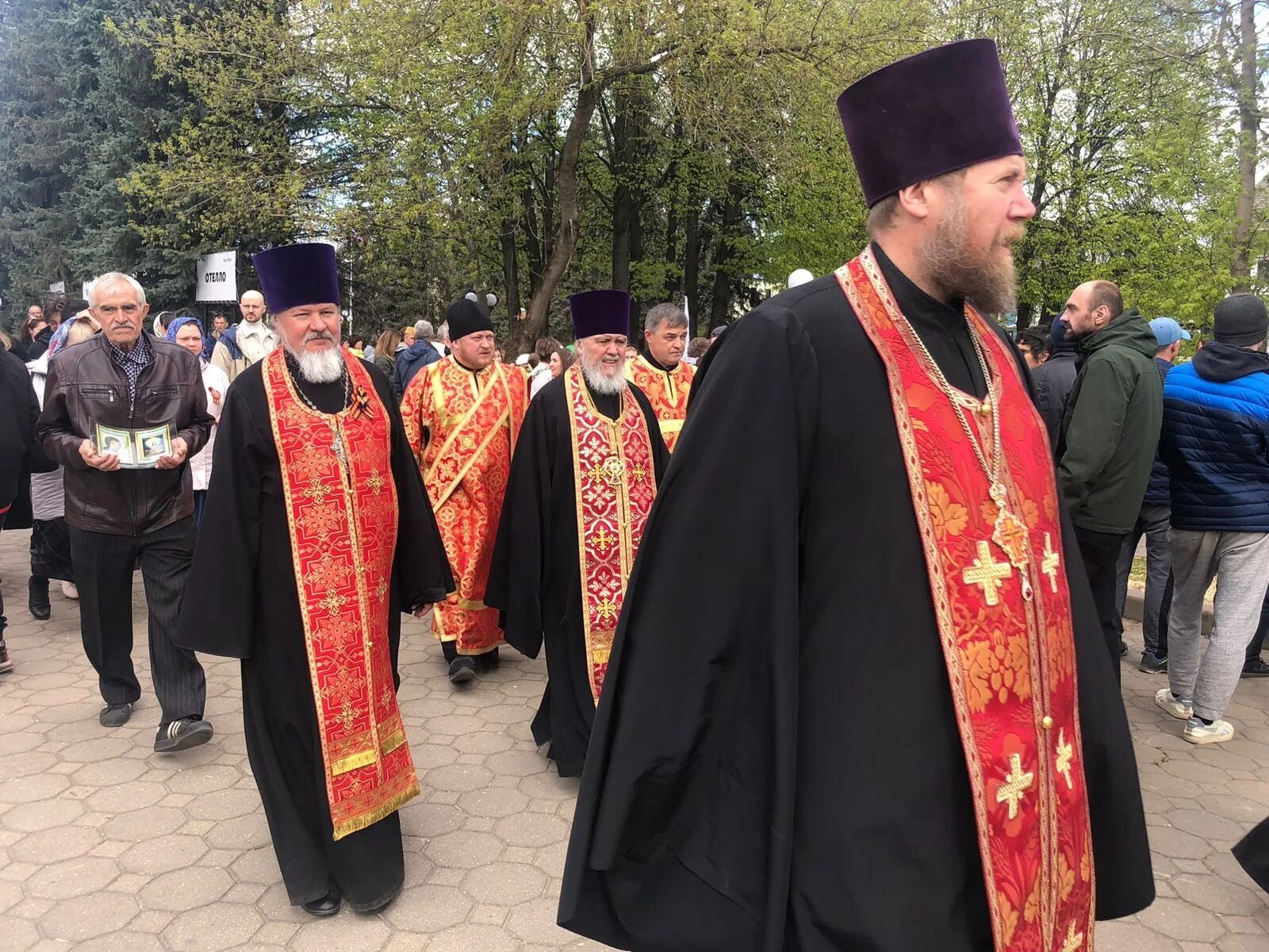 Победа священник. Казанский собор ачинск. Победа священник. Храм полка магазин. Духовенство на 9 мая.