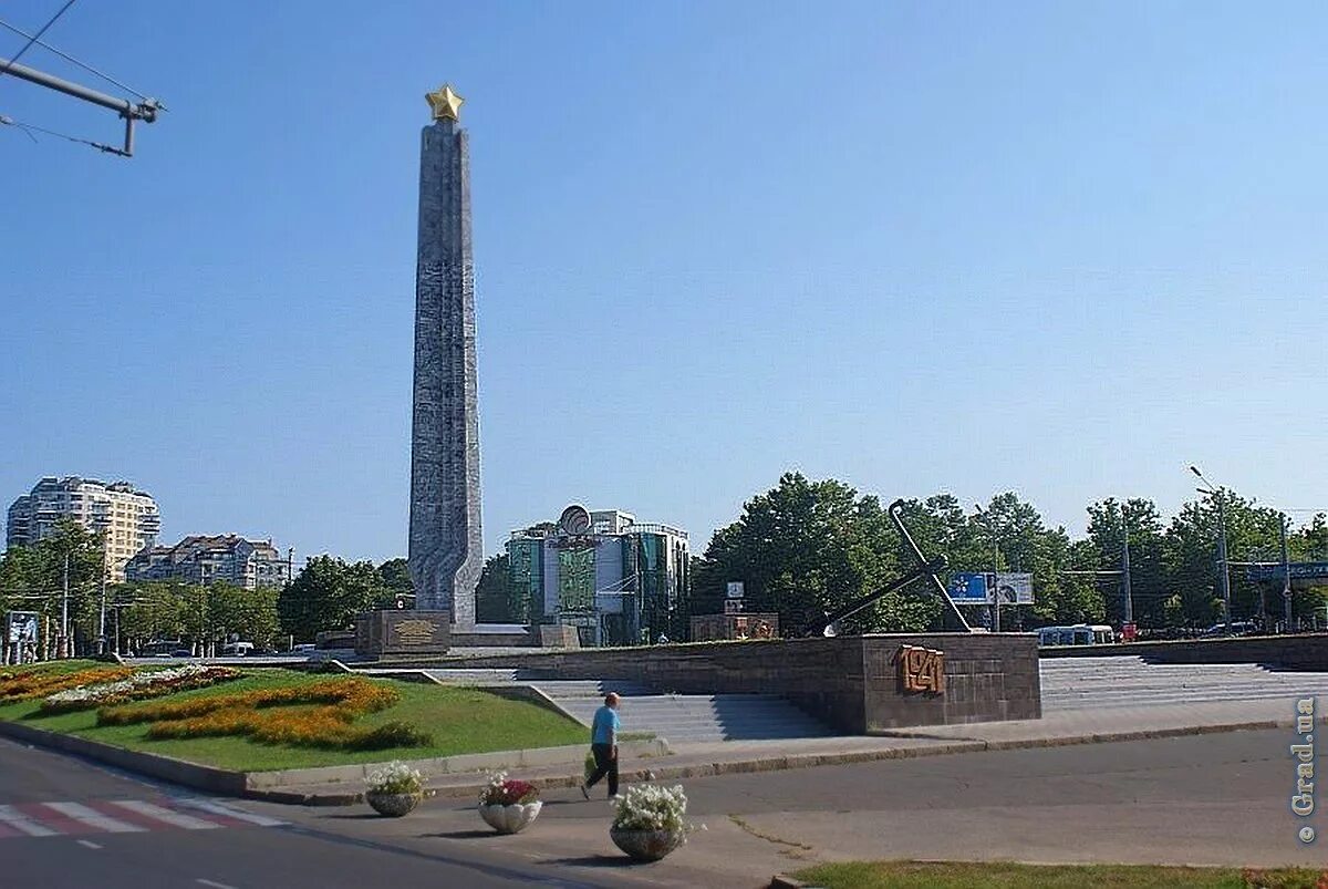 Площадь 10 апреля. Памятник Крылья Победы в Одессе. Площадь 10 апреля Одесса.