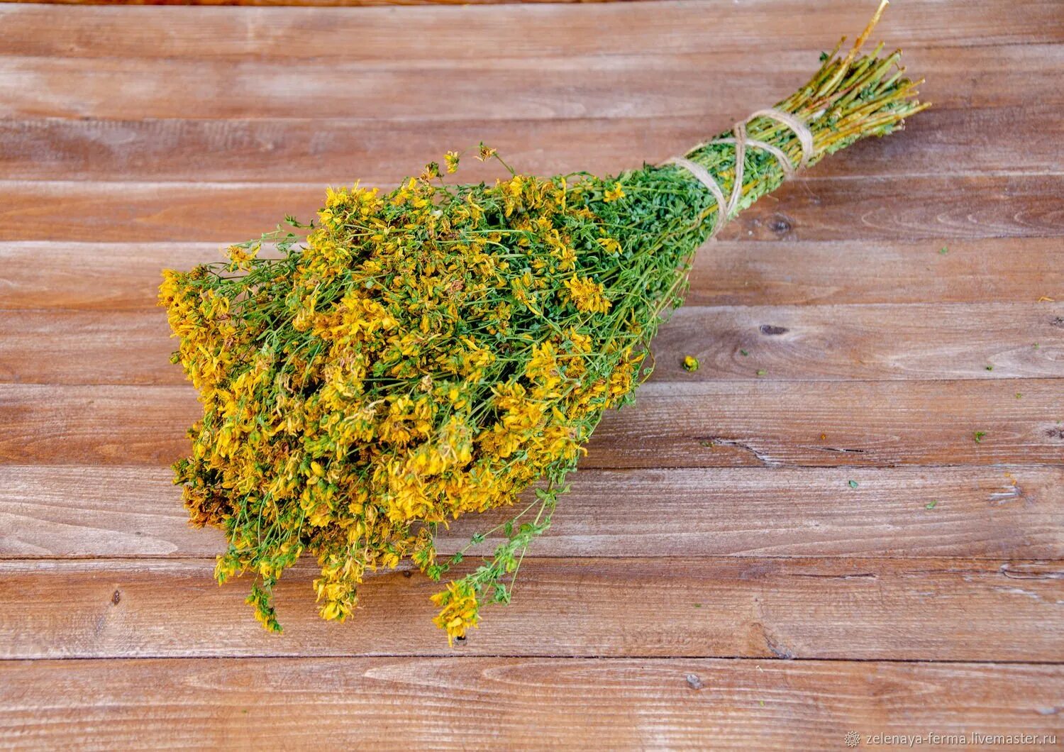 Полынь зверобой. Полынь зверобой. Полынь пижма от блох. Скрутки из трав для окуривания. Сухоцветы элитупак зверобой.
