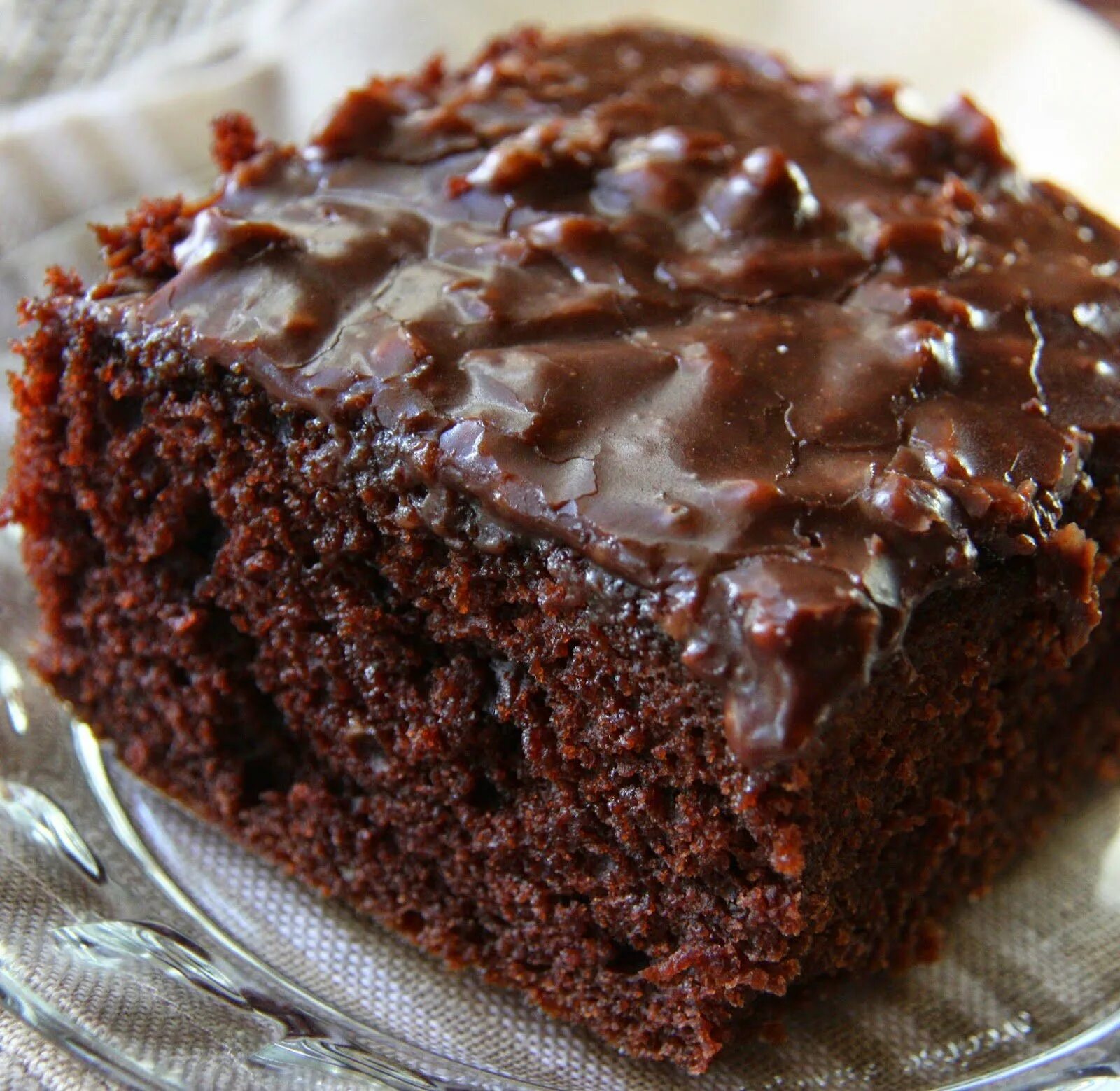 Чоколат-фудж-кейк (Chocolate Fudge Cake). Кекс Брауни шоколадный. Торт с какао. Пирог с шоколадом. Торт в мультиварке рецепт с фото