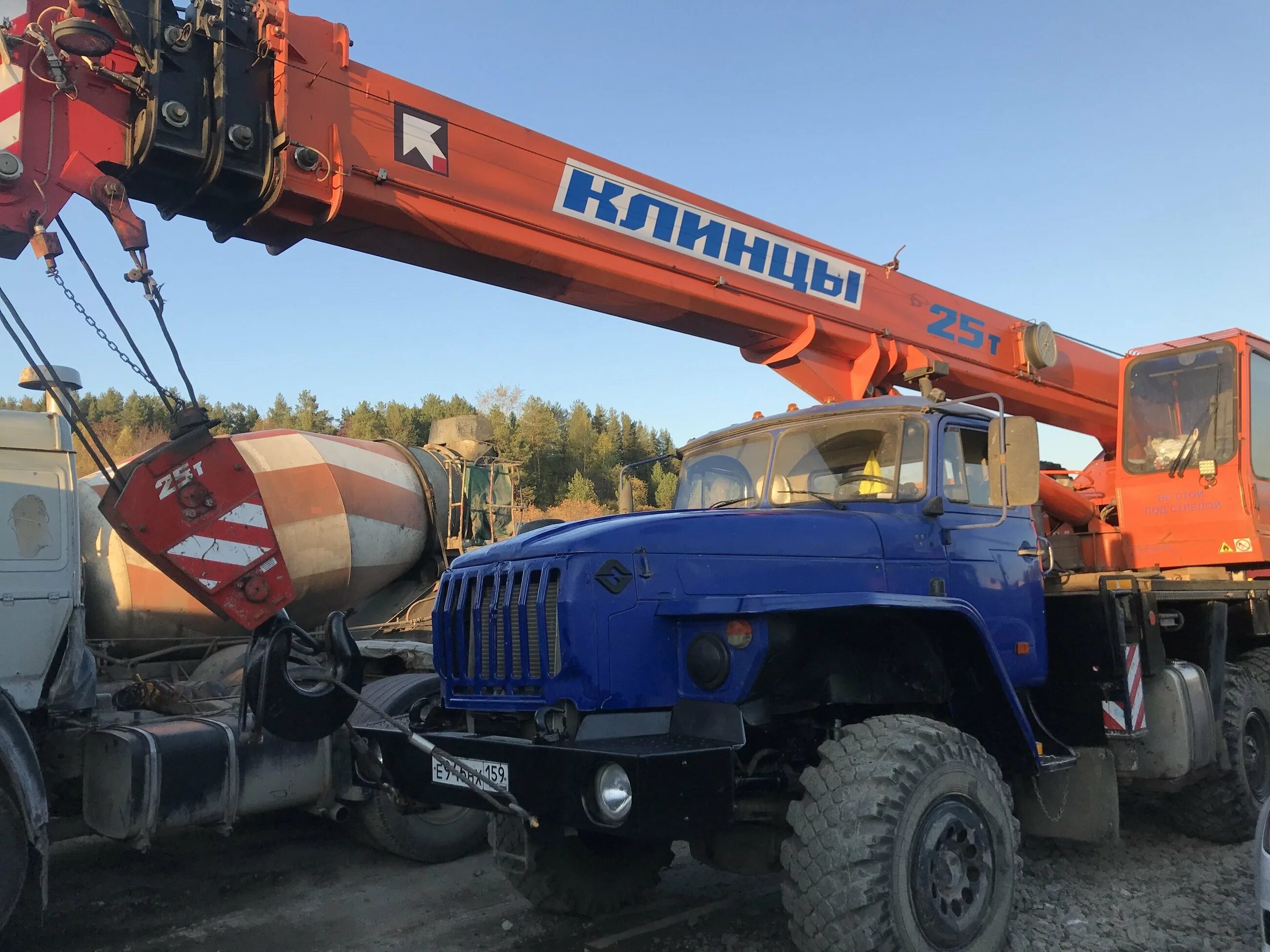 Автокран урал. Урал 25т кран. автокран урал 25т. автокран 25т 28м. автокран камаз 25т 28м 2004 г.
