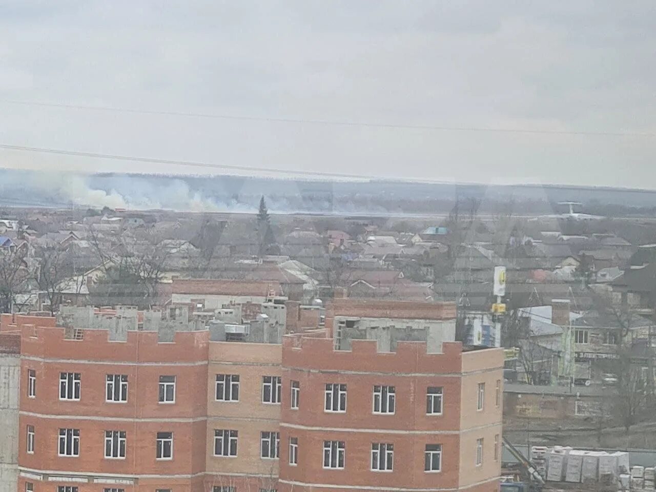 Что творится в таганроге. Таганрог военный аэродром. Западный аэродром Таганрог. Таганрог ракета аэродром. Взрыв ракеты в Таганроге.